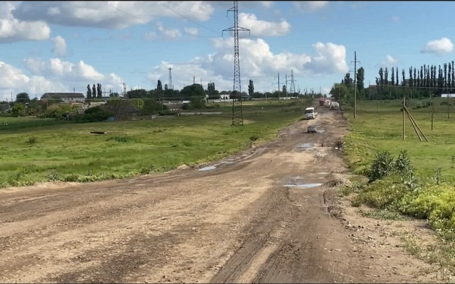 На Николаевщине протестуют против движения грузовиков через аварийную плотину Фото № 1 На Николаевщине протестуют против движения грузовиков через аварийную плотину Фото № 1