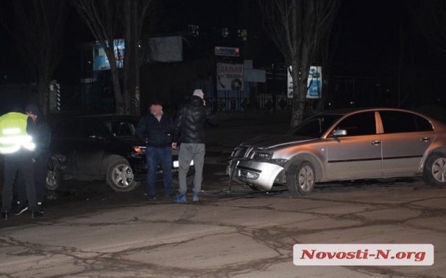 На Космонавтов автомобиль Skoda Superb протаранила BYD S6 Фото № 2 На Космонавтов автомобиль Skoda Superb протаранила BYD S6 Фото № 2