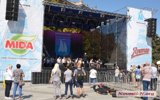 На Соборной площади проходит Фестиваль оркестров Фото № 3 На Соборной площади проходит Фестиваль оркестров Фото № 3