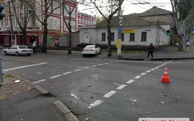 На Большой Морской столкнулись два автомобиля и маршрутка Фото № 5 На Большой Морской столкнулись два автомобиля и маршрутка Фото № 5