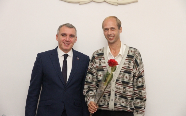 Мэр Николаева Александр Сенкевич вручил награды по случаю Дня автомобилиста и дорожника Фото № 40 Мэр Николаева Александр Сенкевич вручил награды по случаю Дня автомобилиста и дорожника Фото № 40