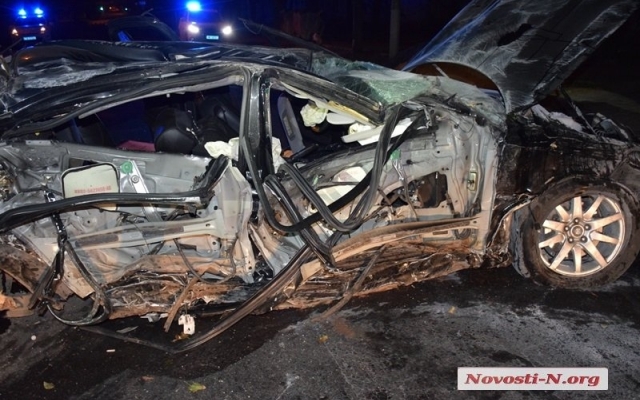 Пьяный водитель на автомобиле Jaguar, убегая от полиции, врезался в дерево, несколько раз перевернулся и загорелся Фото № 0 Пьяный водитель на автомобиле Jaguar, убегая от полиции, врезался в дерево, несколько раз перевернулся и загорелся Фото № 0