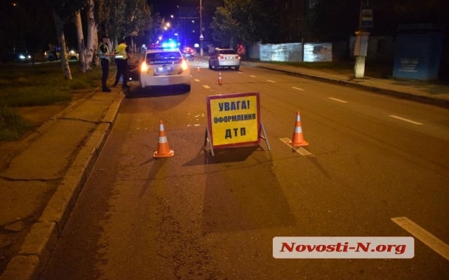 На Центральном проспекте автомобиль сбил сразу трех пешеходов Фото № 0 На Центральном проспекте автомобиль сбил сразу трех пешеходов Фото № 0