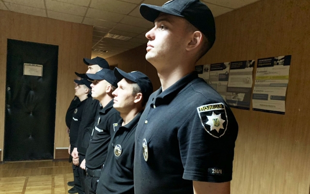 Полицейские охраны Николаевской области обеспечивают правопорядок на избирательных участках Фото № 2 Полицейские охраны Николаевской области обеспечивают правопорядок на избирательных участках Фото № 2
