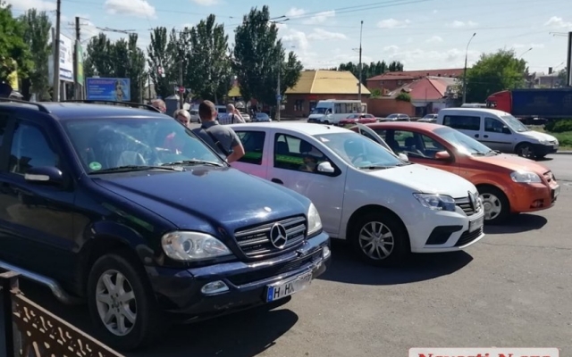 Авария на Пушкинском кольце, образовалась огромная автопробка Фото № 4 Авария на Пушкинском кольце, образовалась огромная автопробка Фото № 4