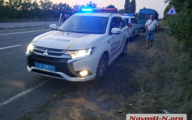 На трассе «Николаев-Ульяновка» рейсовый автобус врезался в патрульный автомобиль Фото № 4 На трассе «Николаев-Ульяновка» рейсовый автобус врезался в патрульный автомобиль Фото № 4