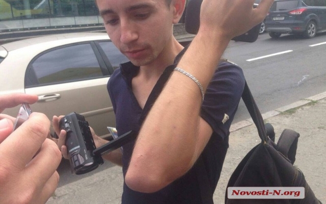 Сегодня в Николаеве журналист пострадал от рук маршрутчика Фото № 0 Сегодня в Николаеве журналист пострадал от рук маршрутчика Фото № 0