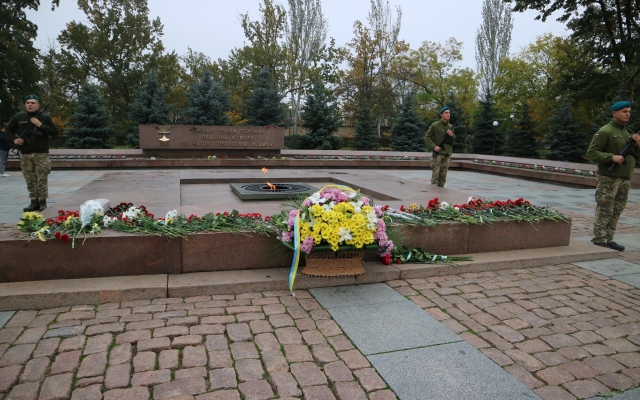 В Николаеве прошли торжества ко Дню освобождения Украины от нацистских захватчиков Фото № 13 В Николаеве прошли торжества ко Дню освобождения Украины от нацистских захватчиков Фото № 13