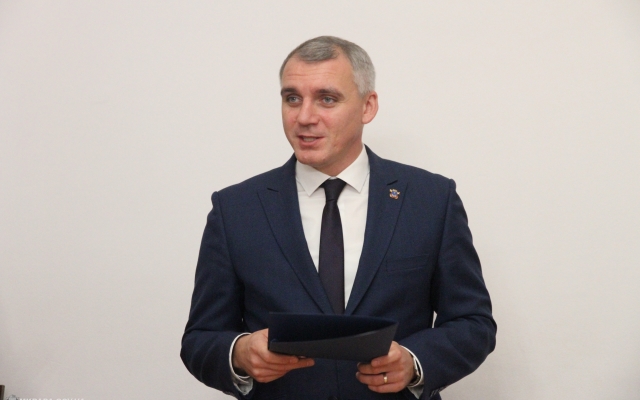 Мэр Николаева Александр Сенкевич вручил награды по случаю Дня автомобилиста и дорожника Фото № 11 Мэр Николаева Александр Сенкевич вручил награды по случаю Дня автомобилиста и дорожника Фото № 11