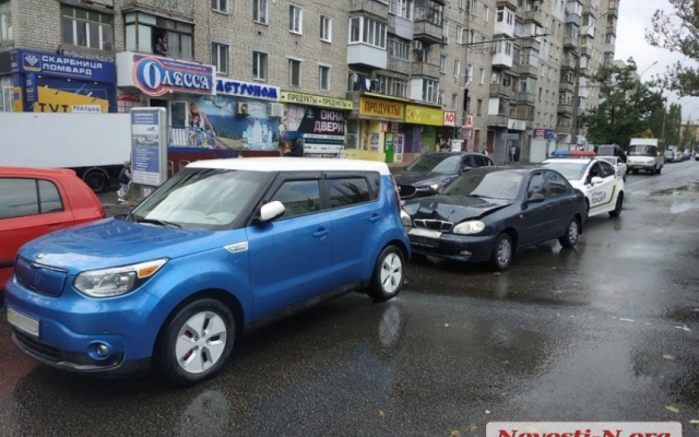 В Николаеве на Киевской автомобиль сбил 9-летнего ребенка Фото № 6 В Николаеве на Киевской автомобиль сбил 9-летнего ребенка Фото № 6