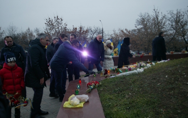 Памяти миллионов погибших: возле Кургана Памяти состоялся скорбный митинг и молебен Фото № 4 Памяти миллионов погибших: возле Кургана Памяти состоялся скорбный митинг и молебен Фото № 4