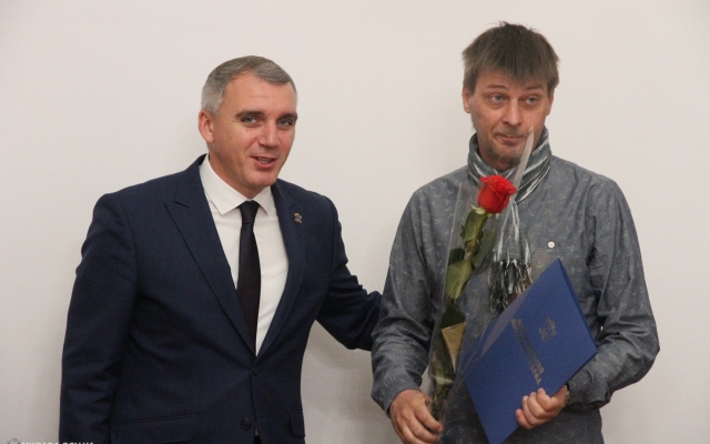Мэр Николаева Александр Сенкевич вручил награды по случаю Дня автомобилиста и дорожника Фото № 24 Мэр Николаева Александр Сенкевич вручил награды по случаю Дня автомобилиста и дорожника Фото № 24