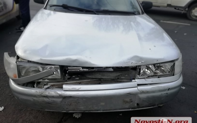 На Большой Морской столкнулись два автомобиля и маршрутка Фото № 1 На Большой Морской столкнулись два автомобиля и маршрутка Фото № 1