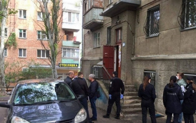 Мужчина ранил сожительницу, но полиция его отпустила. Он вернулся и зарезал ее (видео) Фото № 0 Мужчина ранил сожительницу, но полиция его отпустила. Он вернулся и зарезал ее (видео) Фото № 0