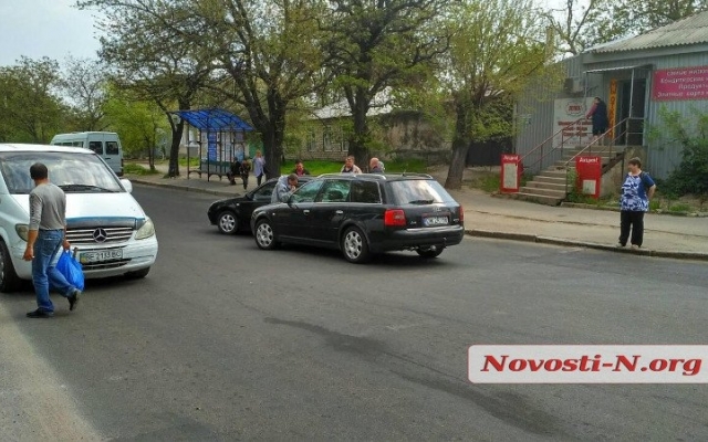 Водитель с еврономерами врезался в иномарку, отказался вызывать полицию и требовал 400 евро за разбитую фару Фото № 3 Водитель с еврономерами врезался в иномарку, отказался вызывать полицию и требовал 400 евро за разбитую фару Фото № 3