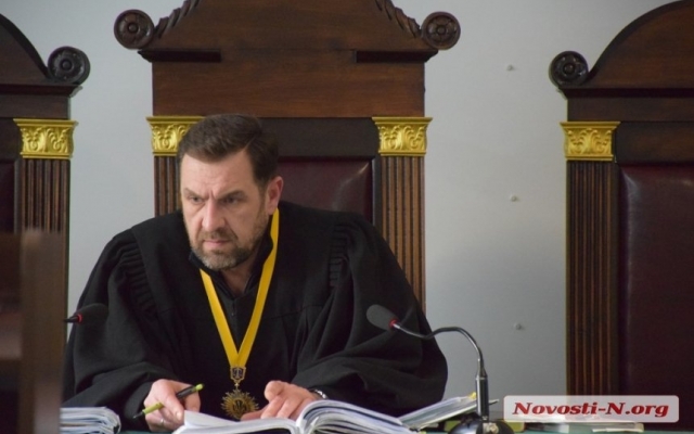 В суде с помощью видеосвязи заслушали секретного свидетеля по делу перестрелки на Соборной площади, где погиб один человек Фото № 2 В суде с помощью видеосвязи заслушали секретного свидетеля по делу перестрелки на Соборной площади, где погиб один человек Фото № 2