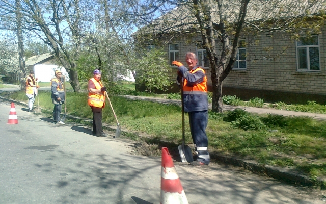 Продолжается весенняя уборка в Центральном районе Фото № 0 Продолжается весенняя уборка в Центральном районе Фото № 0