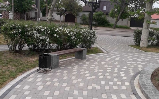 В обновленном николаевском сквере включили фонтан Фото № 1 В обновленном николаевском сквере включили фонтан Фото № 1