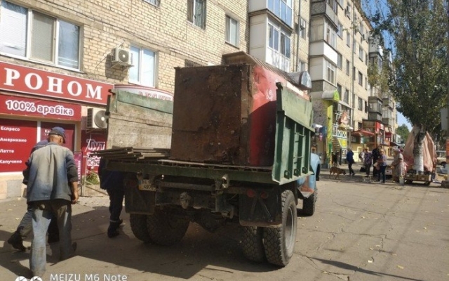 В Заводском районе демонтировали незаконно установленные объекты Фото № 1 В Заводском районе демонтировали незаконно установленные объекты Фото № 1