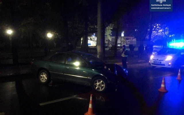 На Генерала Карпенко автомобиль врезался в дерево Фото № 0 На Генерала Карпенко автомобиль врезался в дерево Фото № 0