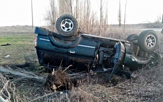 Под Николаевом улетел с трассы внедорожник Фото № 0 Под Николаевом улетел с трассы внедорожник Фото № 0