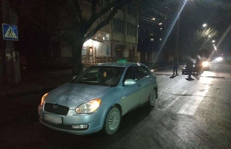 В центре Николаева Ford Mondeo догнал Hyundai Accent Фото № 5 В центре Николаева Ford Mondeo догнал Hyundai Accent Фото № 5