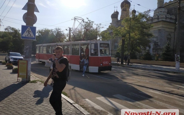 Учебный автомобиль стал причиной столкновения двух машин Фото № 4 Учебный автомобиль стал причиной столкновения двух машин Фото № 4