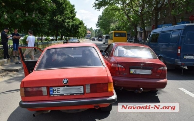 На Центральном проспекте произошла авария с участием трех машин Фото № 0 На Центральном проспекте произошла авария с участием трех машин Фото № 0