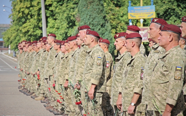 Жители Николаева почтили память павших десантников Фото № 7 Жители Николаева почтили память павших десантников Фото № 7