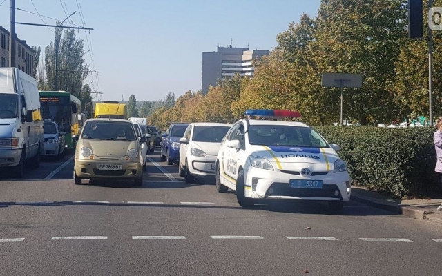 На Центральном проспекте произошла авария с участием мотоцикла и двух автомобилей Фото № 2 На Центральном проспекте произошла авария с участием мотоцикла и двух автомобилей Фото № 2