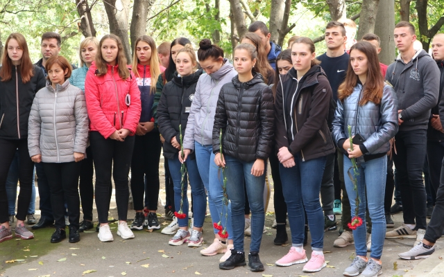 В Николаеве открыли мемориальную доску Николаю Гуцаленко, который погиб во время проведения антитеррористической операции Фото № 5 В Николаеве открыли мемориальную доску Николаю Гуцаленко, который погиб во время проведения антитеррористической операции Фото № 5