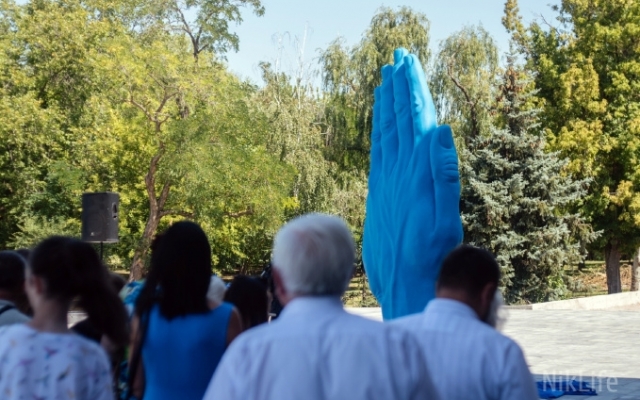В Николаеве торжественно открыли арт-объект Middle Way Фото № 2 В Николаеве торжественно открыли арт-объект Middle Way Фото № 2