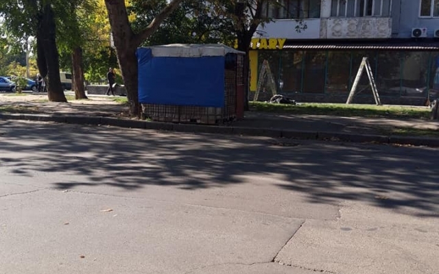 В микрорайоне Лески на 3-й Слободской снесли пять незаконных МАФов Фото № 0 В микрорайоне Лески на 3-й Слободской снесли пять незаконных МАФов Фото № 0