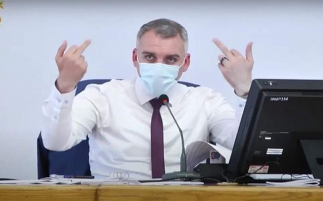 Александр Сенкевич показал депутатам неприличный жест (ВИДЕО) Фото № 0 Александр Сенкевич показал депутатам неприличный жест (ВИДЕО) Фото № 0