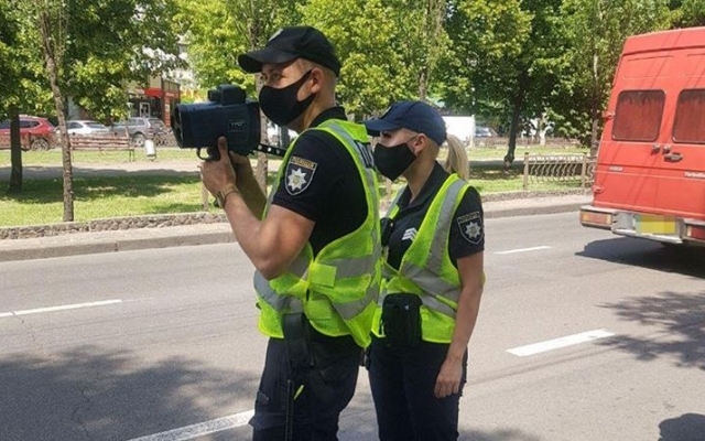 Главный проспект Николаева теперь под «прицелом» измерителя скорости и патрульных Фото № 0 Главный проспект Николаева теперь под «прицелом» измерителя скорости и патрульных Фото № 0