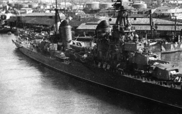 28 июня 1937 года в Николаеве спущен на воду крейсер 28 июня 1937 года в Николаеве спущен на воду крейсер
