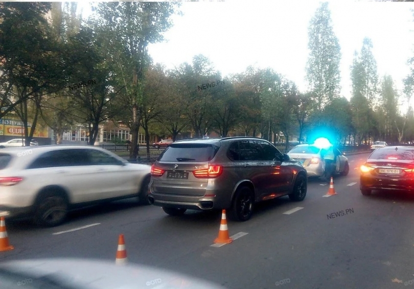 В Николаеве BMW сбил пенсионера на пешеходном переходе – с машины сразу же сняли номера Фото № 0 В Николаеве BMW сбил пенсионера на пешеходном переходе – с машины сразу же сняли номера Фото № 0