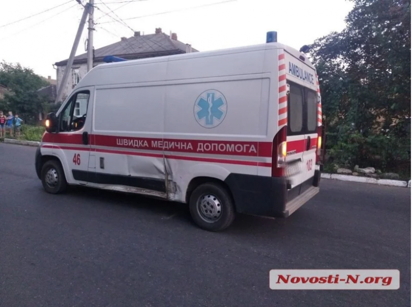 За один вечер в Николаеве в ДТП попали «скорая» и полицейское авто Фото № 0 За один вечер в Николаеве в ДТП попали «скорая» и полицейское авто Фото № 0