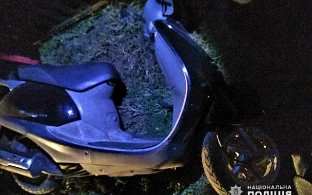 В Березанке водитель мопеда врезался в забор и скончался в «скорой» по дороге в больницу Фото № 0 В Березанке водитель мопеда врезался в забор и скончался в «скорой» по дороге в больницу Фото № 0