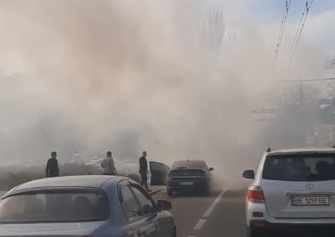 В Николаеве на ходу загорелся «Опель» Фото № 0 В Николаеве на ходу загорелся «Опель» Фото № 0