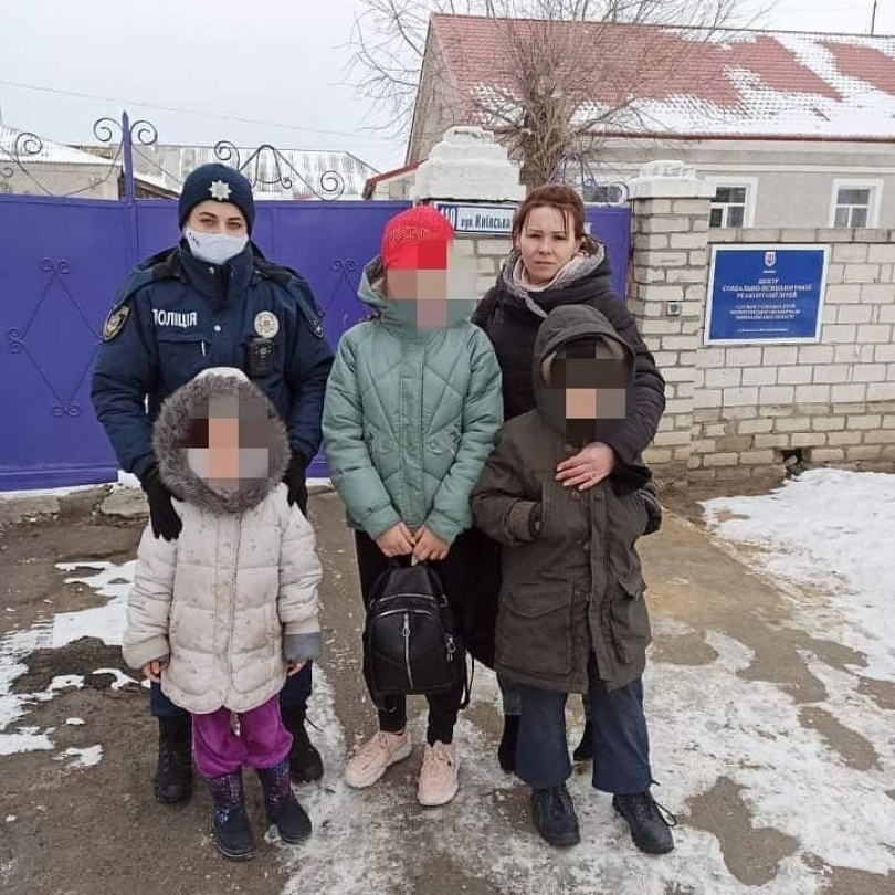 Мама оставила троих детей, а сама поехала в другую область Фото № 1 Мама оставила троих детей, а сама поехала в другую область Фото № 1