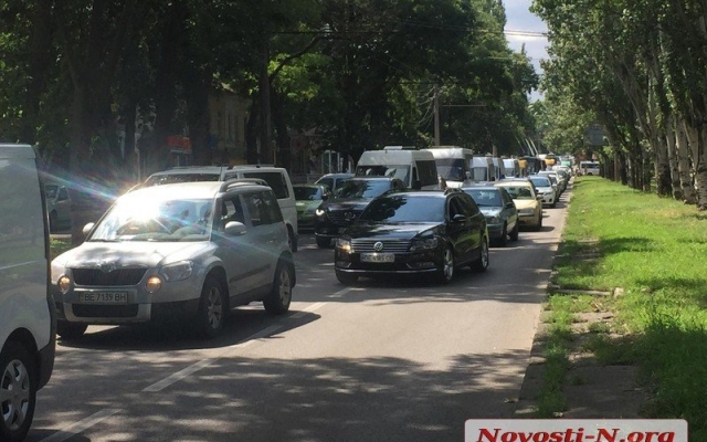 На Центральном проспекте произошла авария - столкнулись два автомобиля Фото № 5 На Центральном проспекте произошла авария - столкнулись два автомобиля Фото № 5