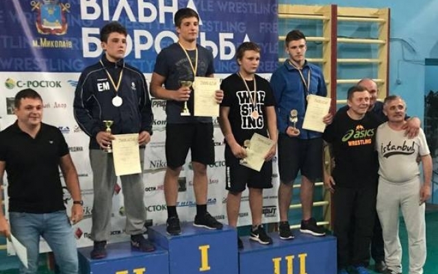В Николаеве прошел Чемпионат Украины по вольной борьбе среди школьников Фото № 1 В Николаеве прошел Чемпионат Украины по вольной борьбе среди школьников Фото № 1