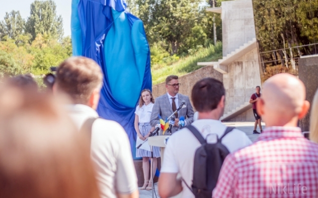 В Николаеве торжественно открыли арт-объект Middle Way Фото № 14 В Николаеве торжественно открыли арт-объект Middle Way Фото № 14