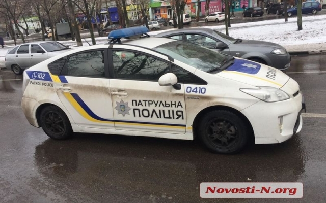 В центре Николаева авария: столкнулись микроавтобус и троллейбус. Образовалась пробка Фото № 4 В центре Николаева авария: столкнулись микроавтобус и троллейбус. Образовалась пробка Фото № 4