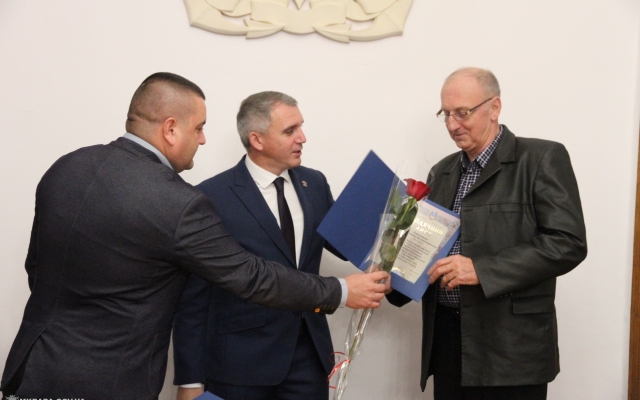 Мэр Николаева Александр Сенкевич вручил награды по случаю Дня автомобилиста и дорожника Фото № 29 Мэр Николаева Александр Сенкевич вручил награды по случаю Дня автомобилиста и дорожника Фото № 29