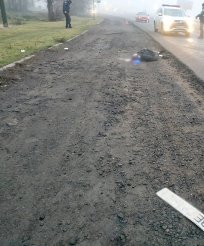 В Николаеве водитель слетел с дороги, а когда выбрался из автомобиля угодил под колеса и скончался на месте Фото № 5 В Николаеве водитель слетел с дороги, а когда выбрался из автомобиля угодил под колеса и скончался на месте Фото № 5