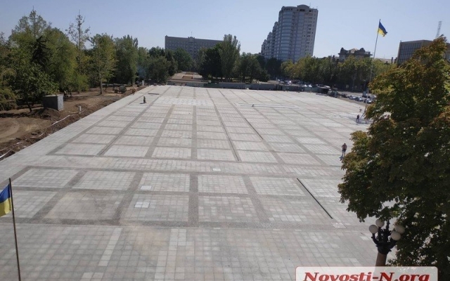 В Николаеве часть улицы возле мэрии стала пешеходной Фото № 0 В Николаеве часть улицы возле мэрии стала пешеходной Фото № 0