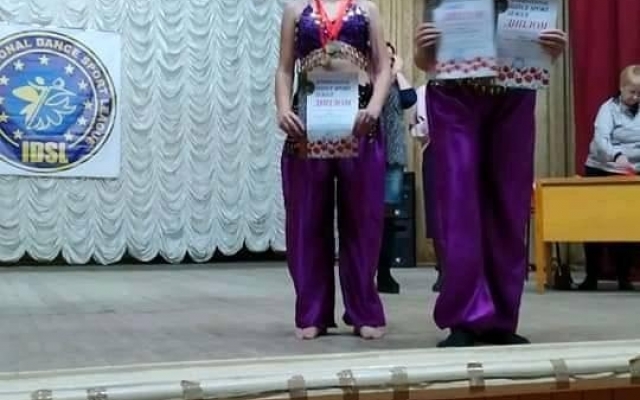 Воспитанники городского дворца «Корабельный» на соревнованиях по современным танцам покорили всех индийскими танцами Фото № 4 Воспитанники городского дворца «Корабельный» на соревнованиях по современным танцам покорили всех индийскими танцами Фото № 4