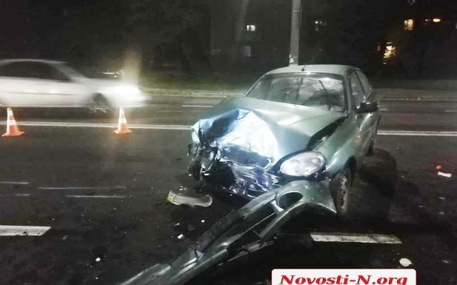 На Героев Украины произошла авария с участием двух автомобилей, есть пострадавшие Фото № 1 На Героев Украины произошла авария с участием двух автомобилей, есть пострадавшие Фото № 1